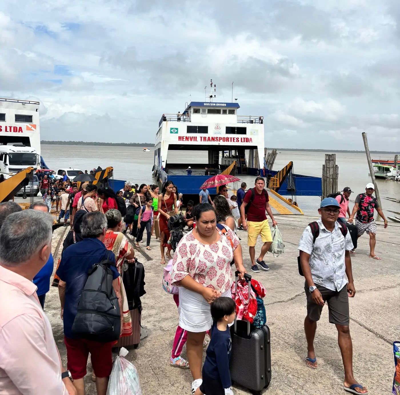 Desembarque de passageiros no terminal de Icoaraci