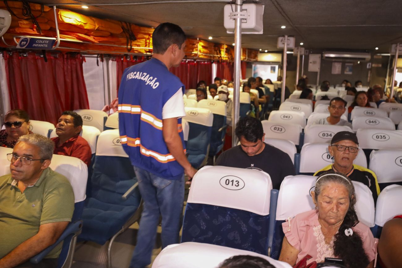 Fiscalização dentro dos barcos