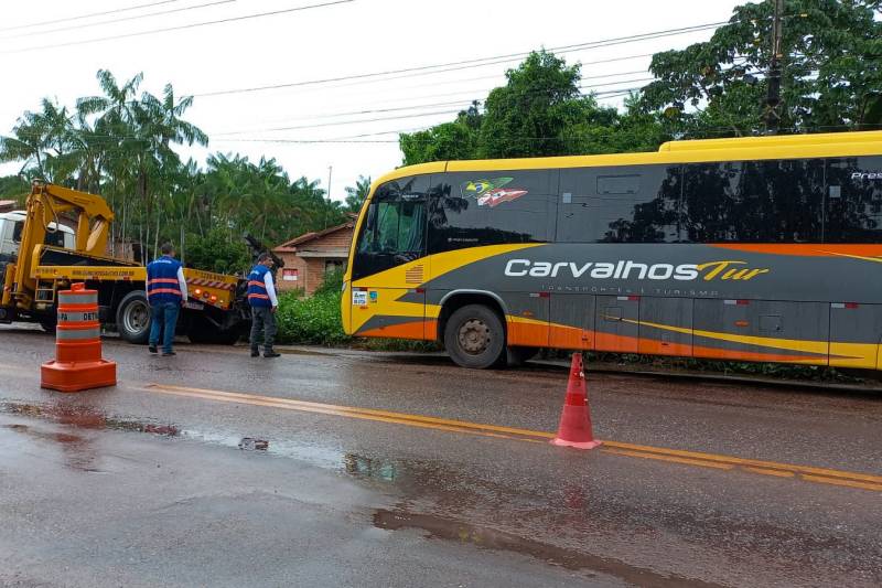 ônibus parado durante blitz