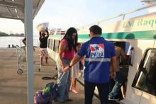 Controladores da Artran acompanhando embarque de passageiros